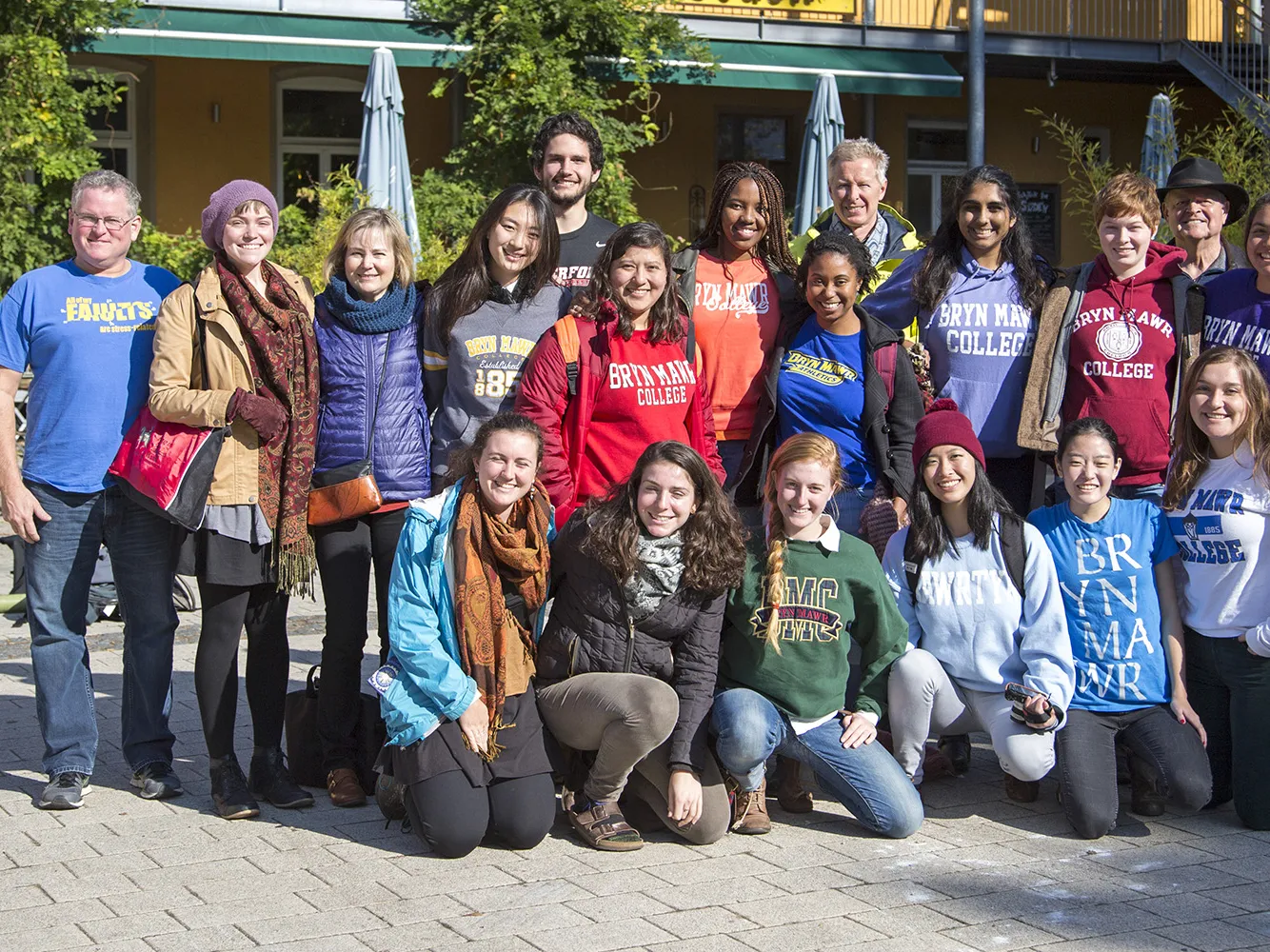 Students and faculty from the 360° Climate Change: Science and Politics course cluster.