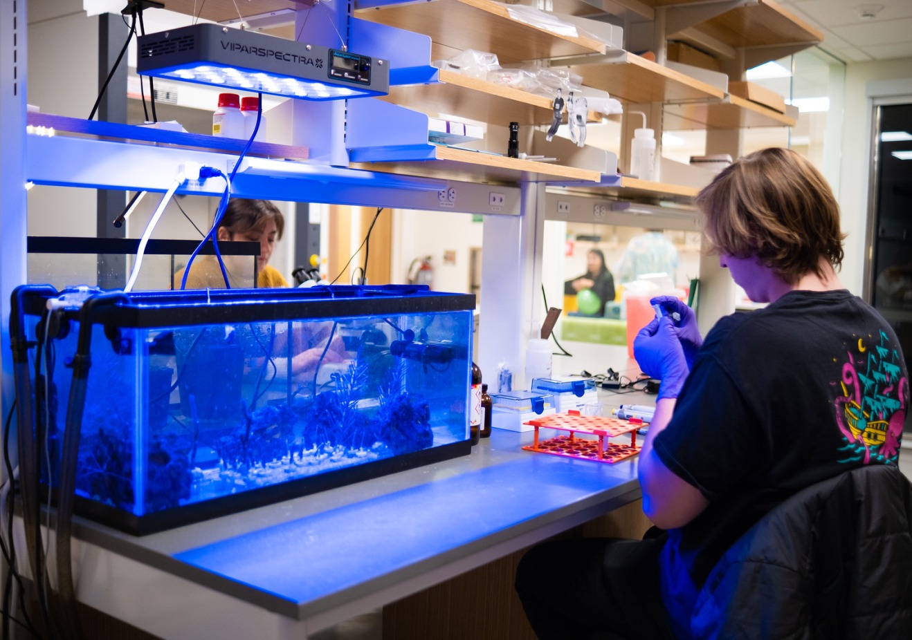 student in Asja Radja lab