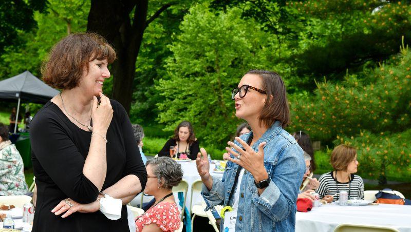 Photo of Cara Petonic '07 and Kim Cassidy