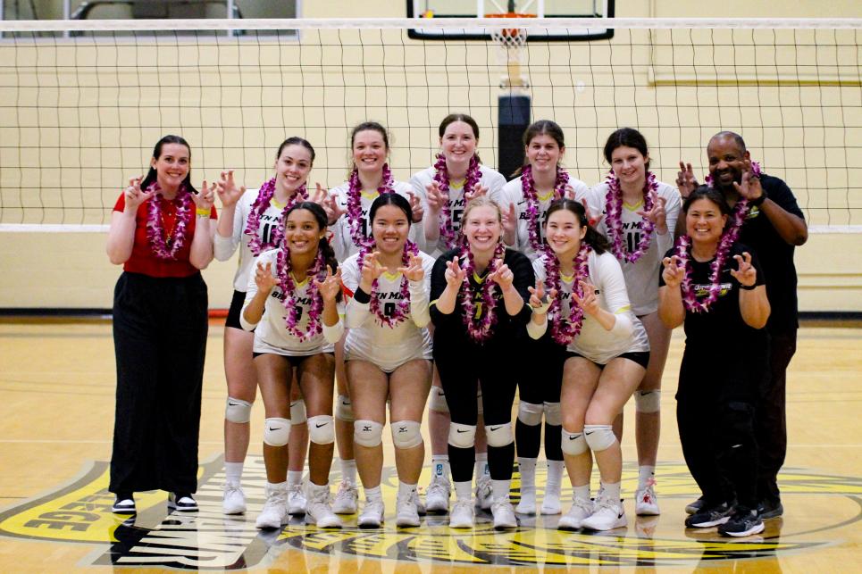 Group photo of the volleyball team with coaches