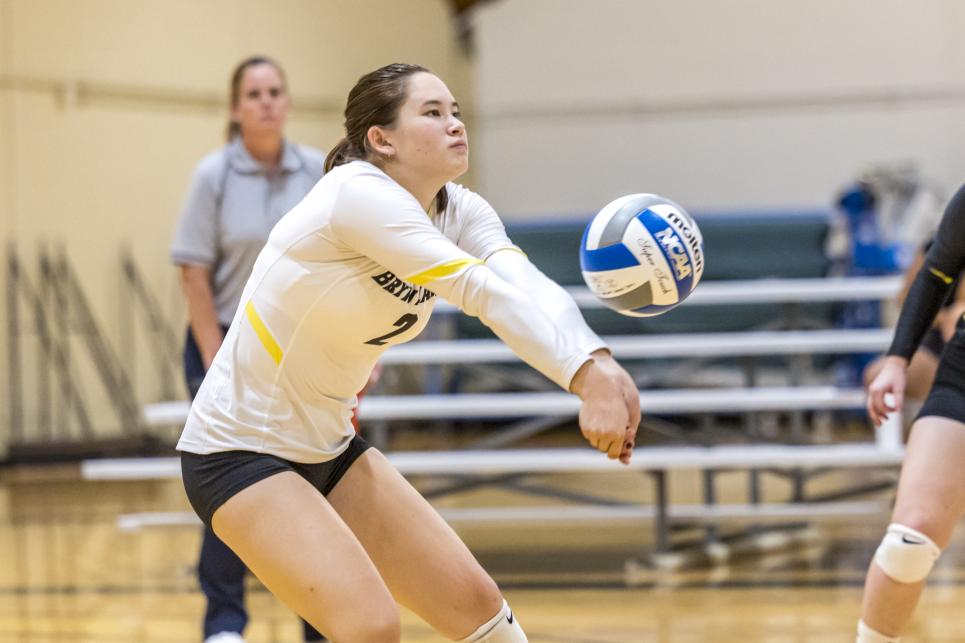 Saya Feldman passing a volleyball