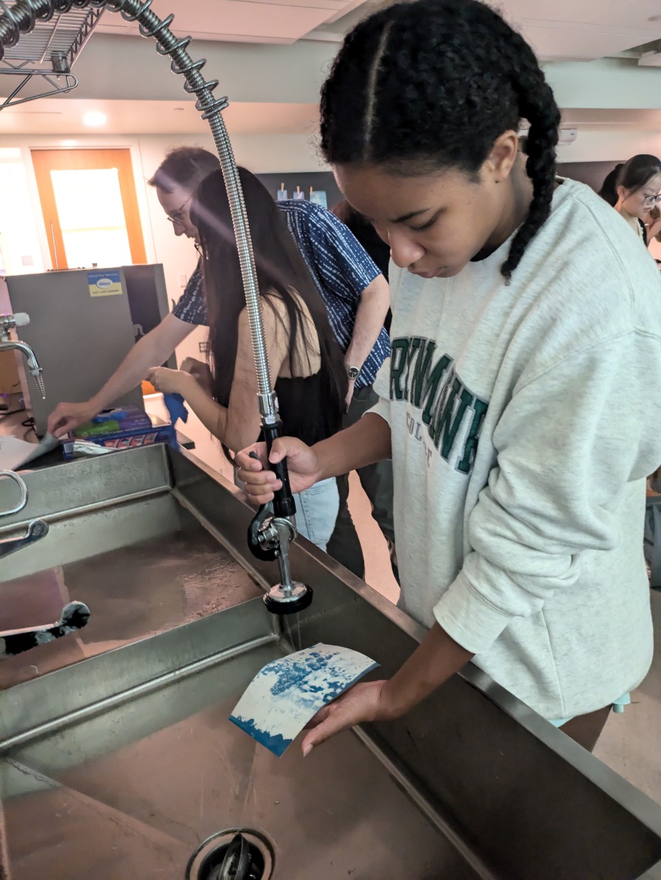 adrianna at cyanotype workshop