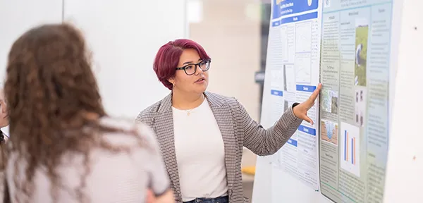Jocelyn Bravo explains her research at the Summer Science poster session.