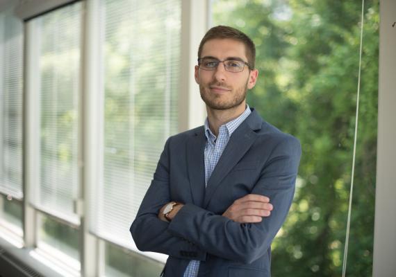 Headshot of Scott Giacamucci