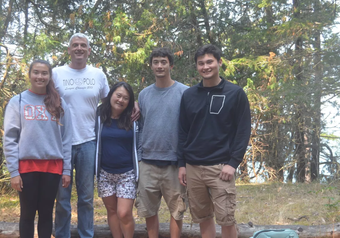 Myoung Kang '89 and Ian Oglesby HC '88 and family