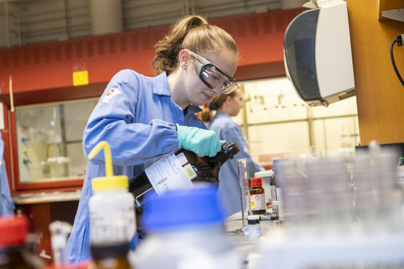 Jenna Krussman '24 working in one of the chemistry labs