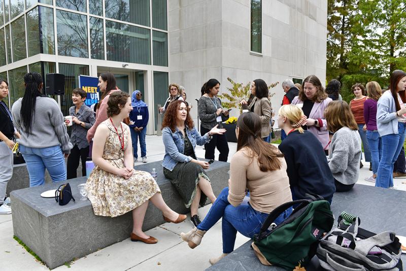 Alumnae/i and families talk about summer research during Owls Fest. 