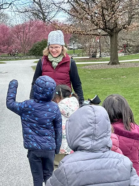 Rachel Manuszak Stern ’92 with her kindergarten class in 2024