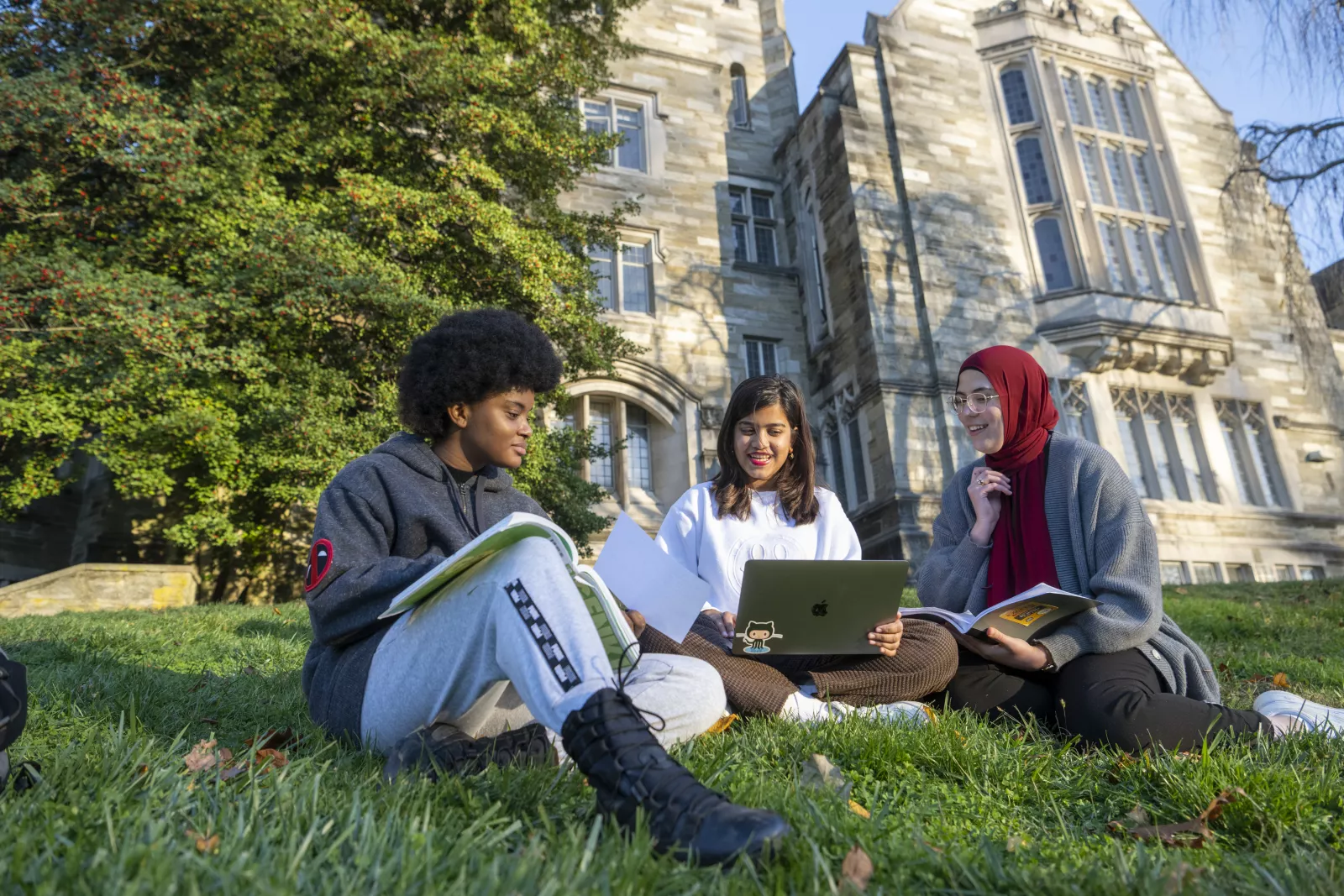 Students studying along Rhoads Beach