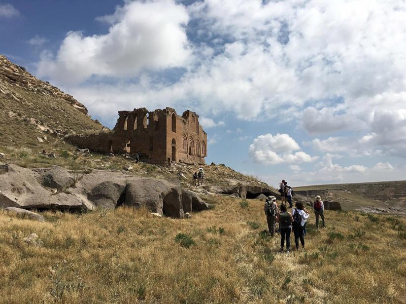 The site Çanli Kilise in the landscape